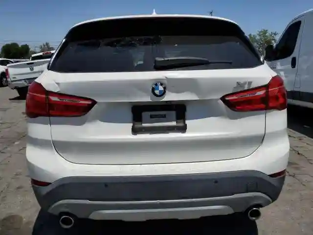 WBXHU7C3XJ5H45693 2018 BMW X1-5