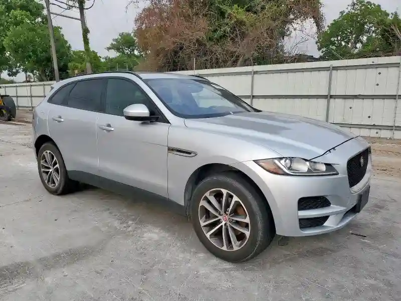 SADCJ2BN8HA092712 2017 JAGUAR F-PACE-3