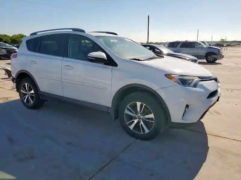 2T3RFREV8JW806390 2018 TOYOTA RAV4-3