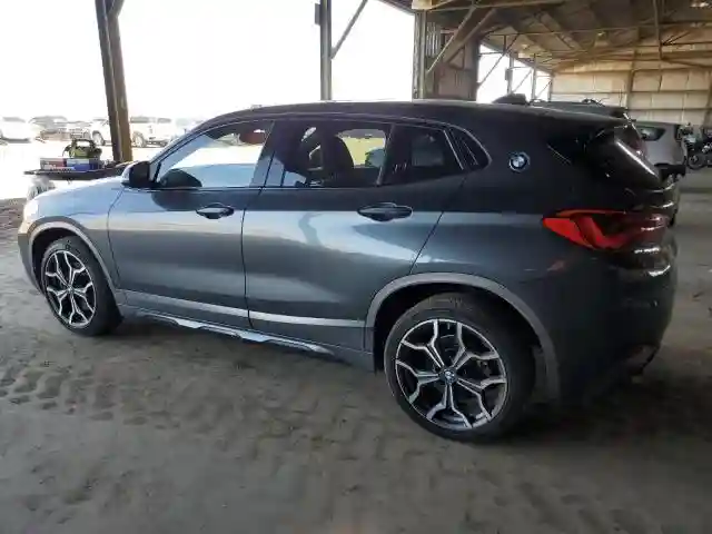 WBXYJ3C3XJEJ84376 2018 BMW X2-1