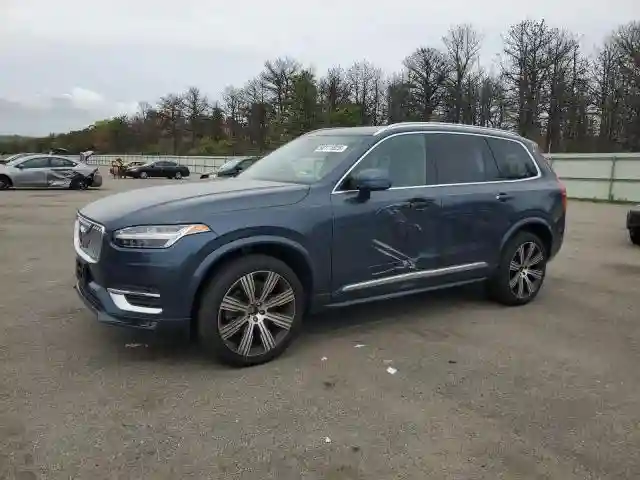 YV4A22PL9N1833773 2022 VOLVO XC90-0