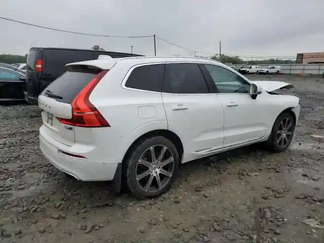 YV4A22RL8J1061208 2018 VOLVO XC60-2