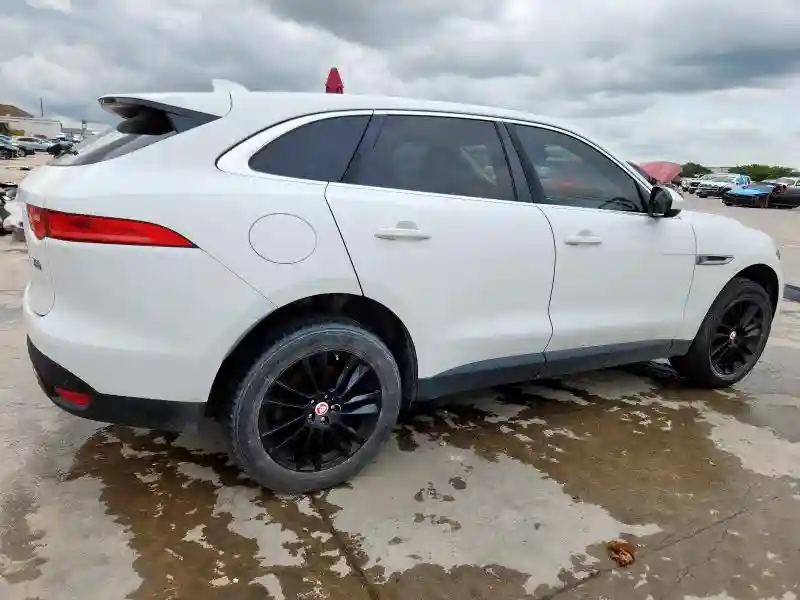 SADCK2BV3HA899359 2017 JAGUAR F-PACE-2