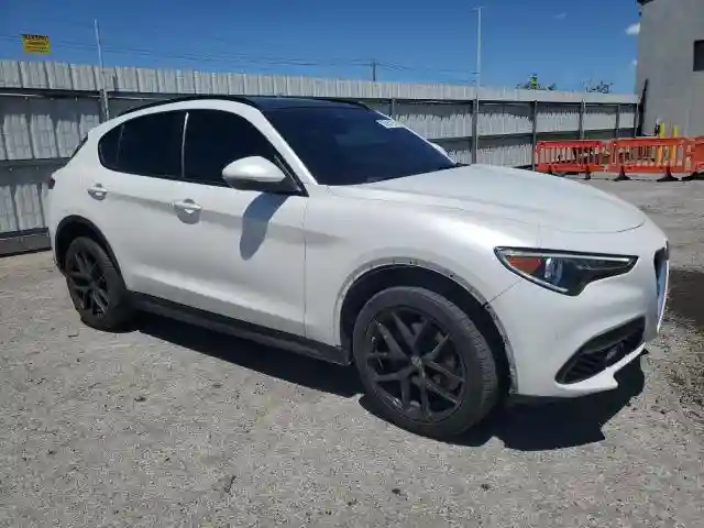 ZASFAKNN4J7C00791 2018 ALFA ROMEO STELVIO-3