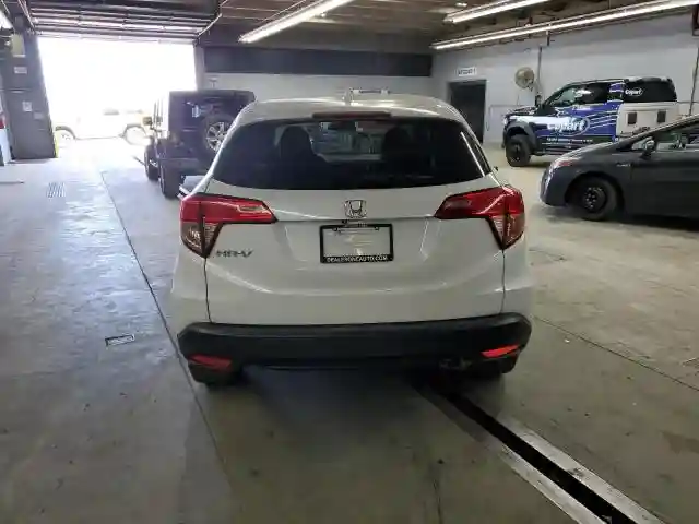 3CZRU5H52HM714630 2017 HONDA HR-V-5
