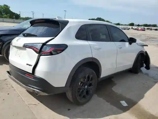 3CZRZ1H52PM743411 2023 HONDA HR-V-2