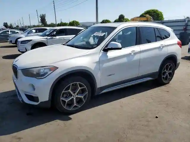 WBXHU7C32J5H45283 2018 BMW X1-0