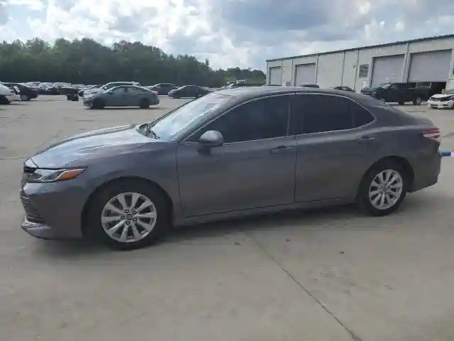 4T1B11HK9JU034588 2018 TOYOTA CAMRY-0
