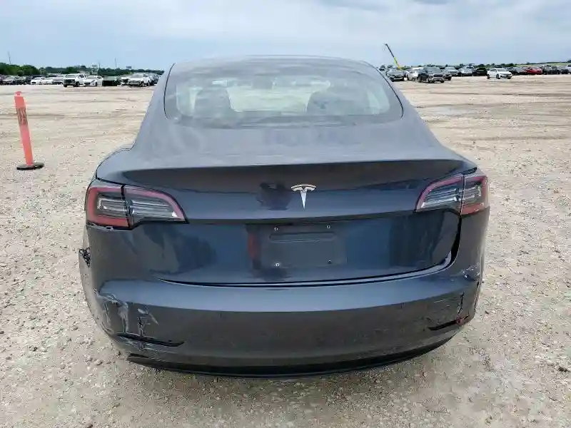 5YJ3E1EA2JF045384 2018 TESLA MODEL 3-5