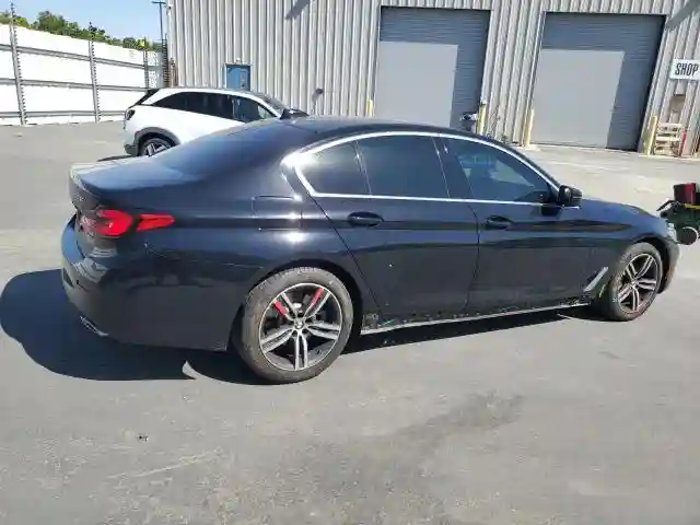 WBA13BJ09NCL02671 2022 BMW 5 SERIES-2