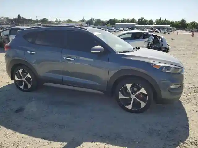 KM8J33A28HU371193 2017 HYUNDAI TUCSON-3