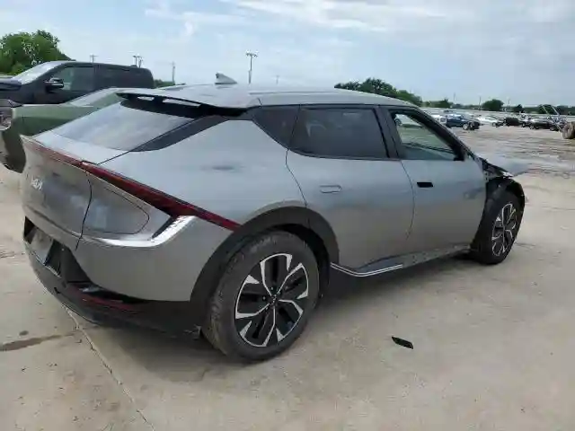 KNDC34LA8R5194955 2024 KIA EV6 LIGHT-2