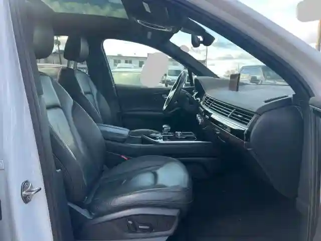 WA1LAAF72HD005719 2017 AUDI Q7-4