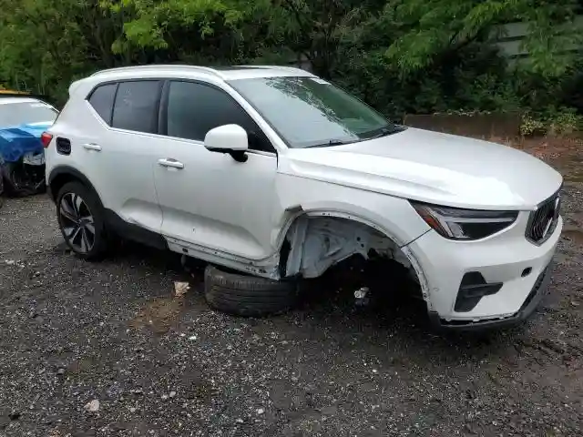 YV4L12UE3S2503506 2025 VOLVO XC40 PLUS-3