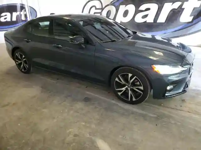 7JRL12FJ3SG362342 2025 VOLVO S60 CORE-3