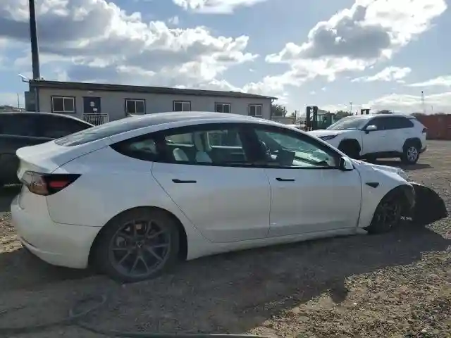 5YJ3E1EA8PF395109 2023 TESLA MODEL 3-2