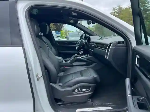 WP1AA2AY8KDA14157 2019 PORSCHE CAYENNE-4