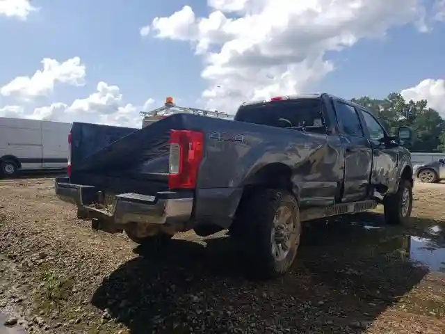1FT8W3BT4HEB75893 2017 FORD F350-2