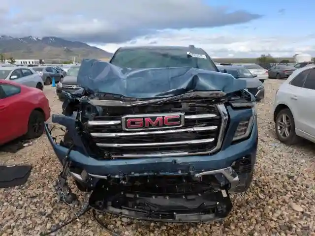 1GKS2GRD5SR136872 2025 GMC YUKON XL E-4