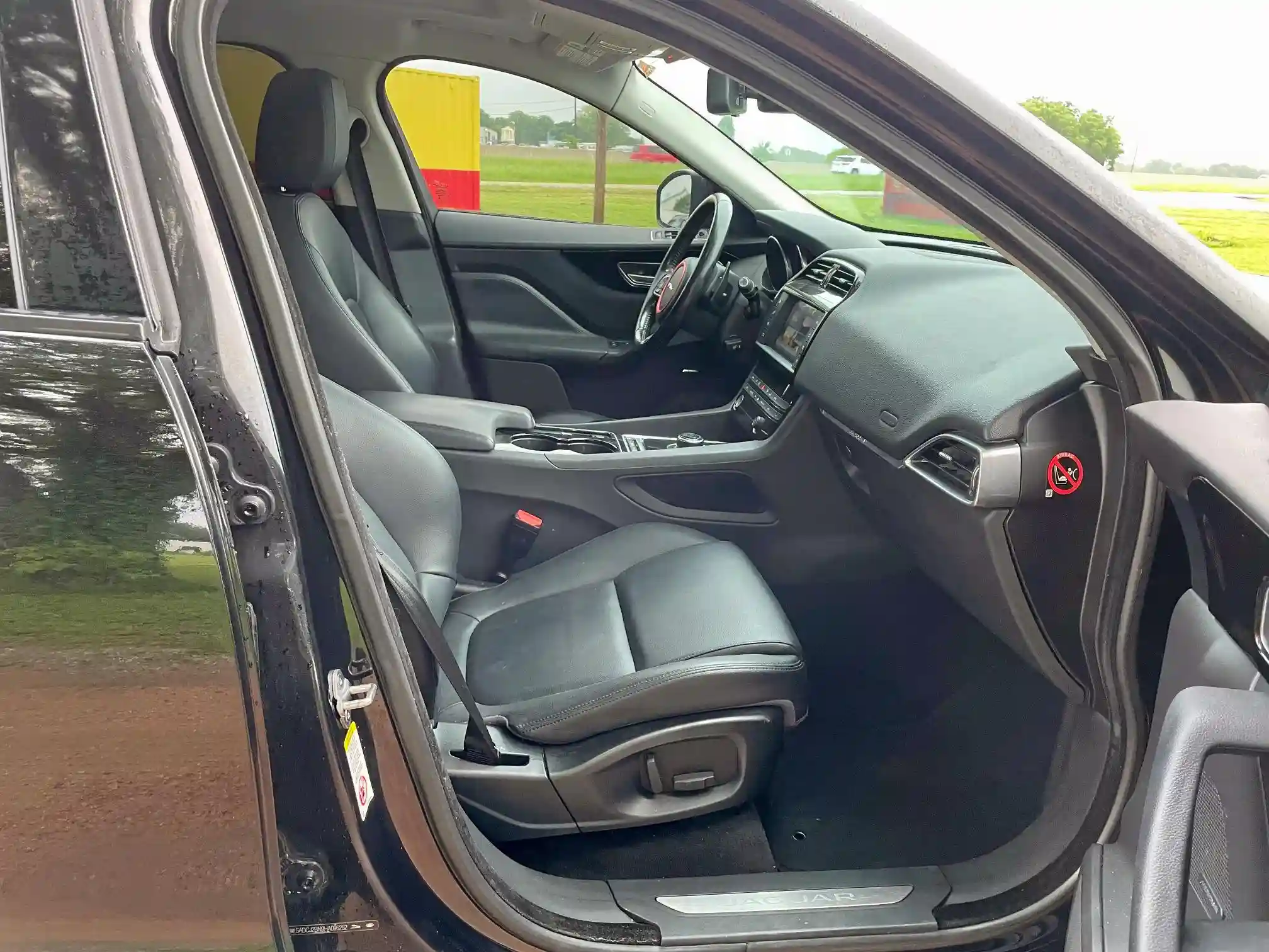 SADCJ2BN9HA096252 2017 JAGUAR F-PACE-4