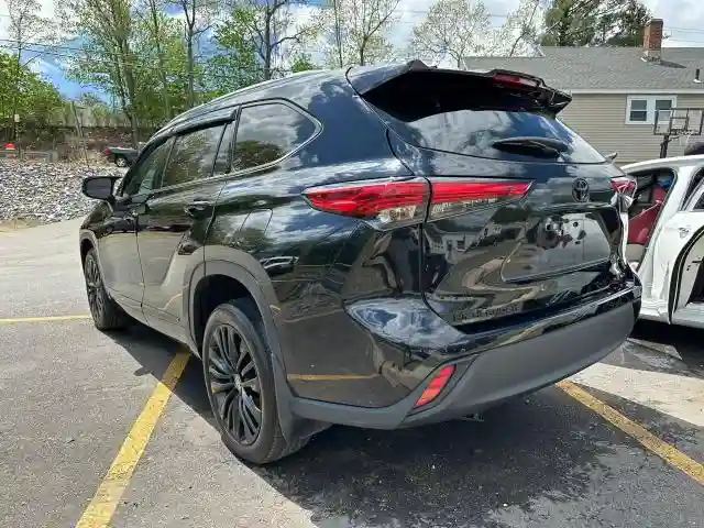 5TDGZRBH2MS549195 2021 TOYOTA HIGHLANDER-1