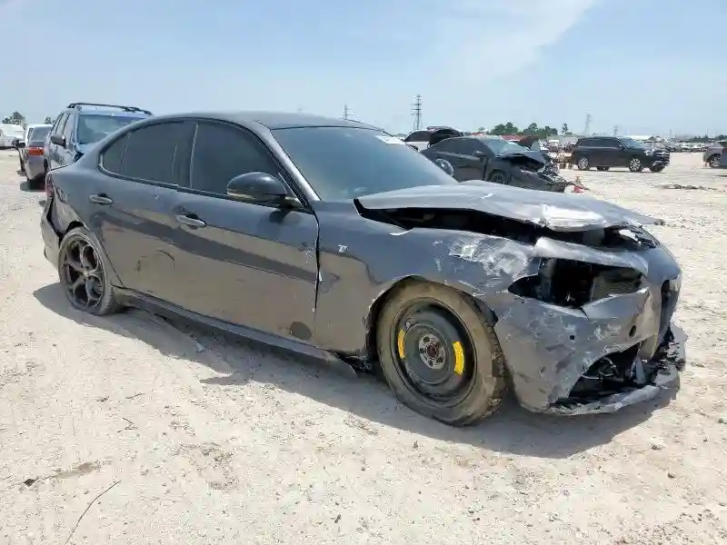 ZARFAMBN1R7681805 2024 ALFA ROMEO GIULIA-3