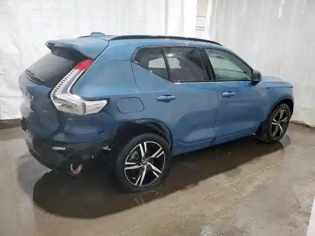YV4L12UK7R2331125 2024 VOLVO XC40 CORE-2