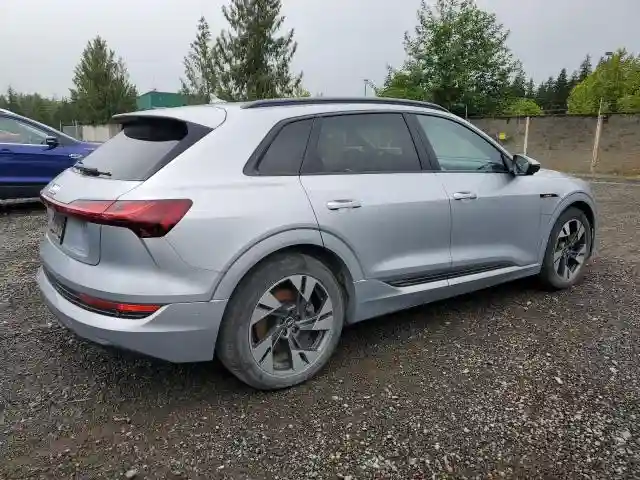WA1AAAGE8NB005235 2022 AUDI E-TRON-2