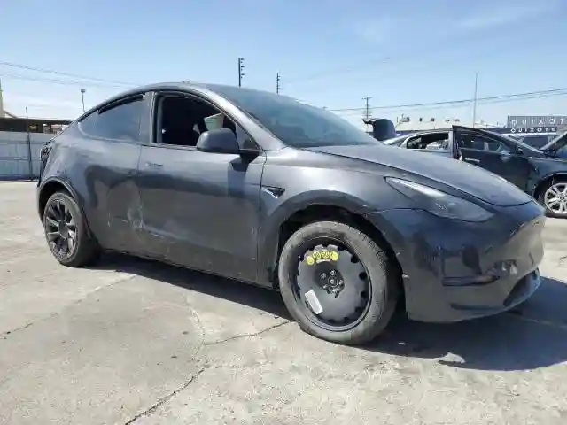 7SAYGDEEXRA237667 2024 TESLA MODEL Y-3
