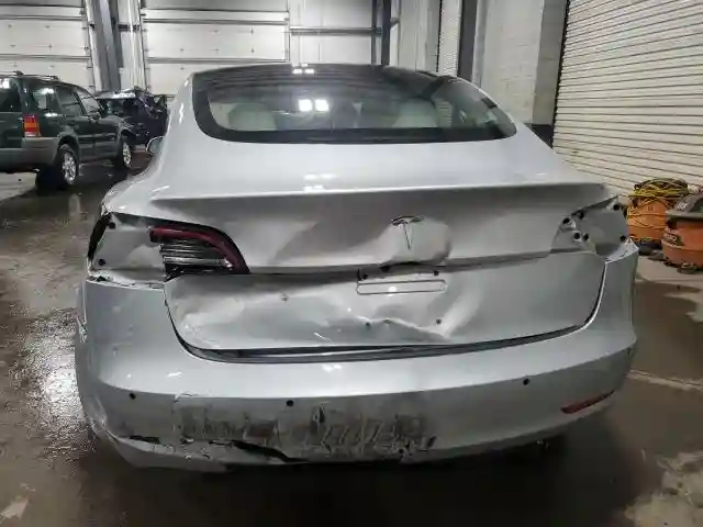 5YJ3E1EA0JF166611 2018 TESLA MODEL 3-5