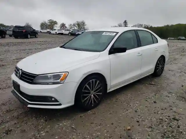 3VWD17AJ8GM335638 2016 VOLKSWAGEN JETTA-0