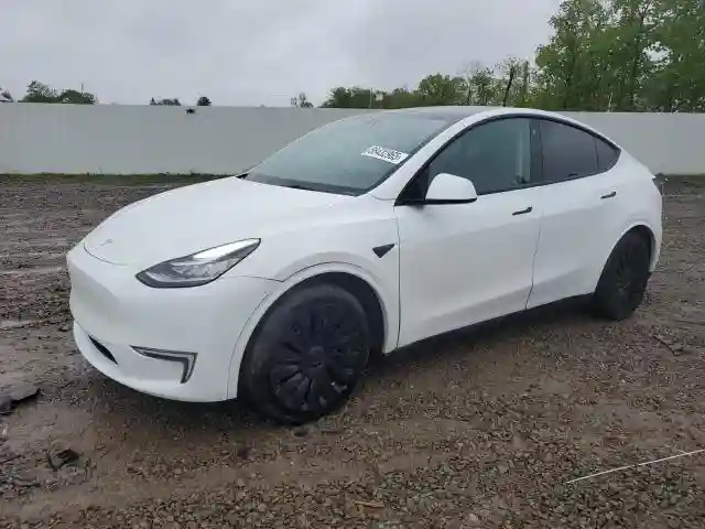 7SAYGDEE1PF611177 2023 TESLA MODEL Y-0
