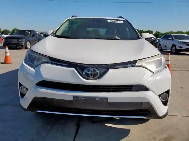 2T3RFREV8JW806390 2018 TOYOTA RAV4-4