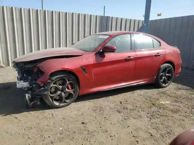 ZARFAEAV8J7581258 2018 ALFA ROMEO GIULIA-0