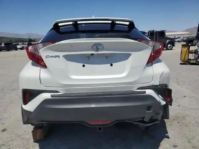 NMTKHMBX5JR042017 2018 TOYOTA C-HR-5