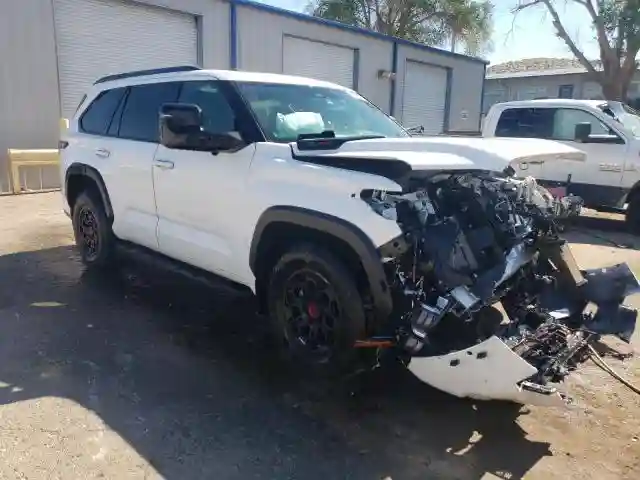 7SVAAABA1RX032219 2024 TOYOTA SEQUOIA-3