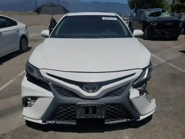 4T1B11HK0JU128536 2018 TOYOTA CAMRY-4