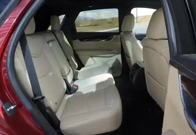 1GYKNCRS7JZ135807 2018 CADILLAC XT5-5