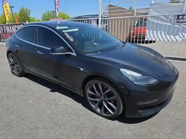 5YJ3E1EB8JF070461 2018 TESLA MODEL 3-0