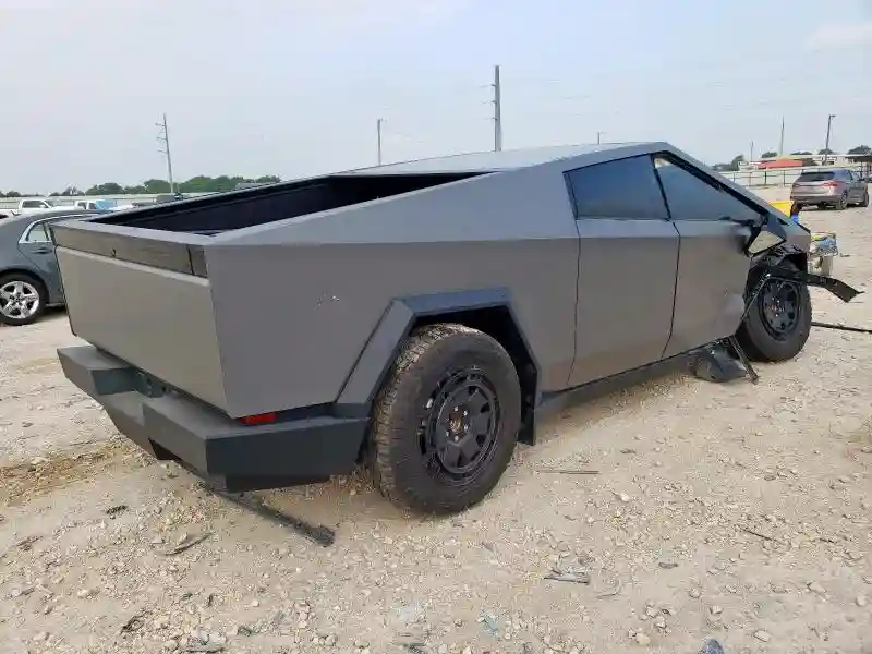 7G2CEHED6RA001607 2024 TESLA CYBERTRUCK-2