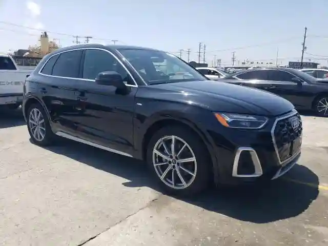 WA1E2AFY2M2061809 2021 AUDI Q5-3