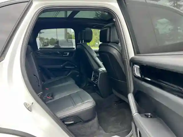 WP1AA2AY8KDA14157 2019 PORSCHE CAYENNE-5