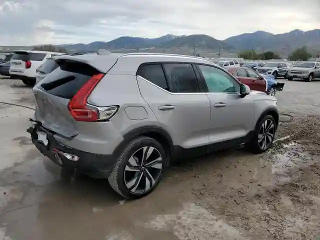 YV4L12UE8S2504005 2025 VOLVO XC40 PLUS-2