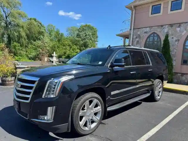 1GYS4HKJ8HR274470 2017 CADILLAC ESCALADE-0