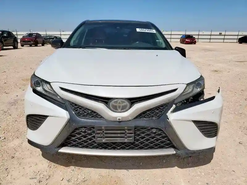 4T1B61HK2JU039097 2018 TOYOTA CAMRY-4