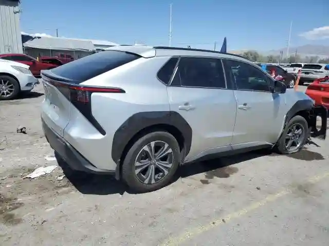 JTMABACAXRA056625 2024 TOYOTA BZ4X XLE-2