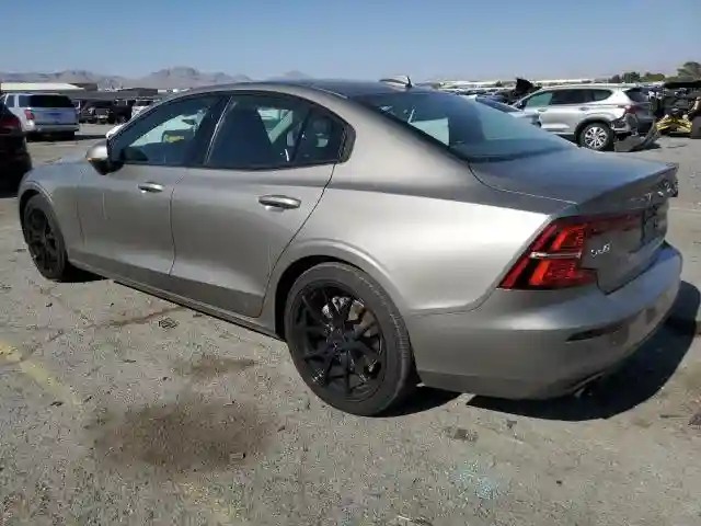 7JR102FK1KG003929 2019 VOLVO S60-1
