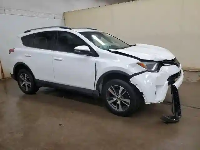 2T3RFREV1JW705319 2018 TOYOTA RAV4-3