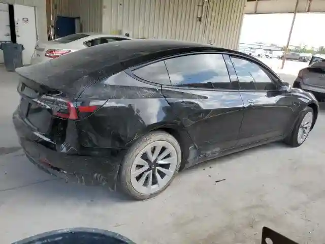 5YJ3E1EA9PF565266 2023 TESLA MODEL 3-2