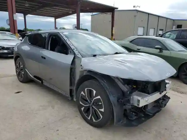KNDC34LA8R5194955 2024 KIA EV6 LIGHT-3